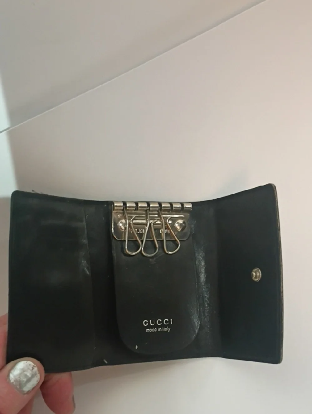 Gucci Black Leather Keyholder with Silver G Plaque
